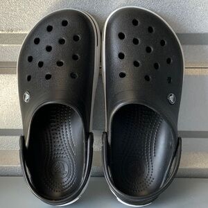 Black with white Crocband m7/w9